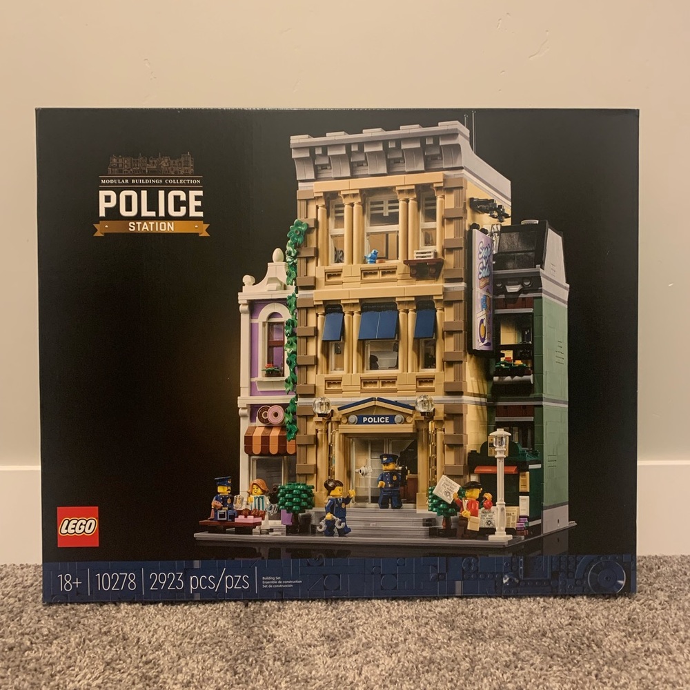 [SOLD] LEGO Icons Police Station Set